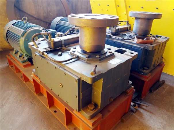 Cone breaking hydraulic station